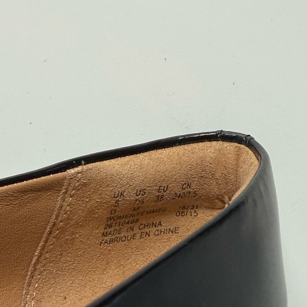 Clarks Artisan Almond Toe Flats Shoes - Picture 6 of 9
